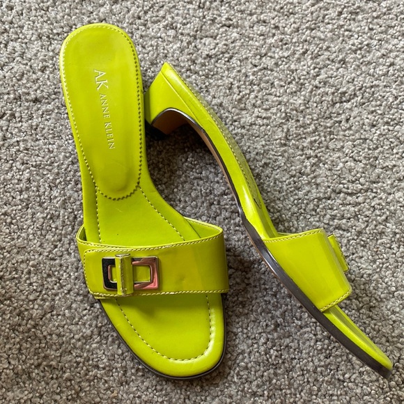 Anne Klein “Laurel” chartreuse green kitten heel sandals - Picture 1 of 9